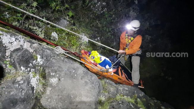 Menegangkan, Evakuasi Pendaki Jatuh di Jurang Gunung Lompobattang