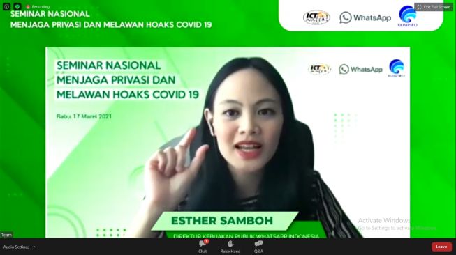 Esther Samboh selaku Manajer Kebijakan Publik WhatsApp Indonesia dalam konferensi pers virtual, Rabu (17/3/2021). [Screenshot/Dicky Prastya]