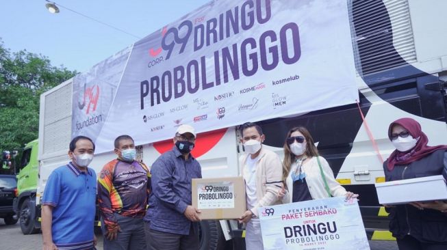 J99 Foundation Salurkan Sembako ke Korban Banjir Dringu Probolinggo