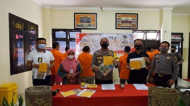 Tak Ada Kerjaan, Warga Karanganyar Dibekuk Polisi Karena Berjudi