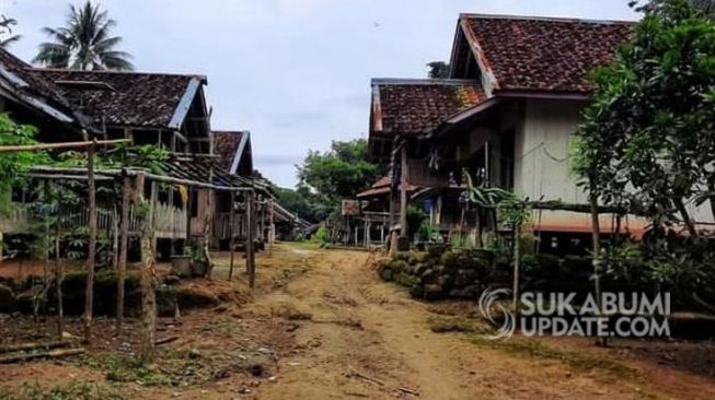 Salah satu kampung di Desa Nangela, Kabupaten Sukabumi yang belum teraliri listrik. [Sukabumiupdate.com]