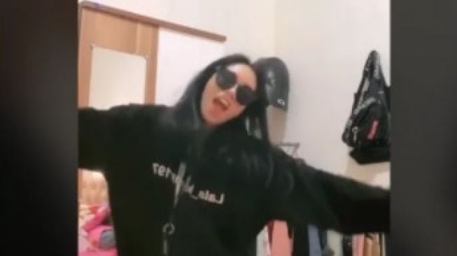 Pede Banget! Viral Joget TikTok Gue Muslim Tapi Nggak Pernah Sholat