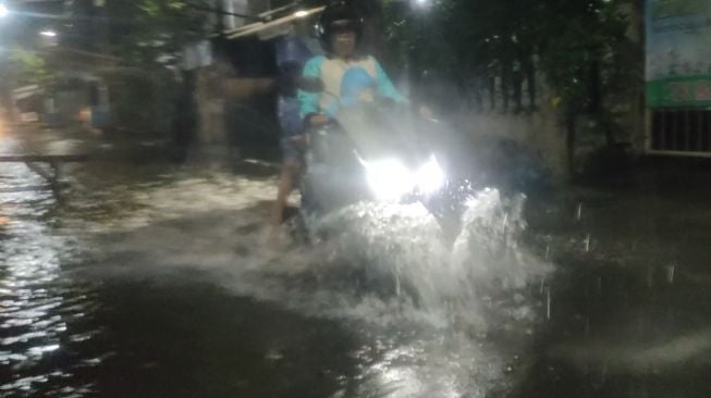 Selama 25 Tahun, Hujan 15 Menit Saja Petemon 3 Surabaya Selalu Banjir