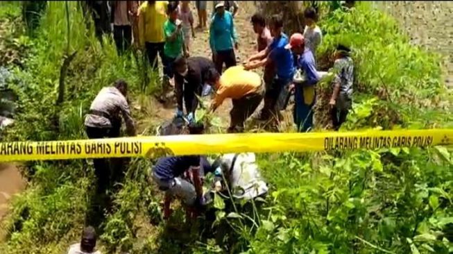 Asyik Gowes, Guru SMK Solo Tewas Usai Terjatuh di Dasar Sungai Karanganyar