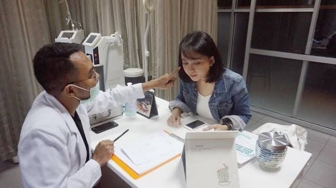 Dokter Estetika yang Pandai Menyanyi, Yuk Kenalan dengan DRYD