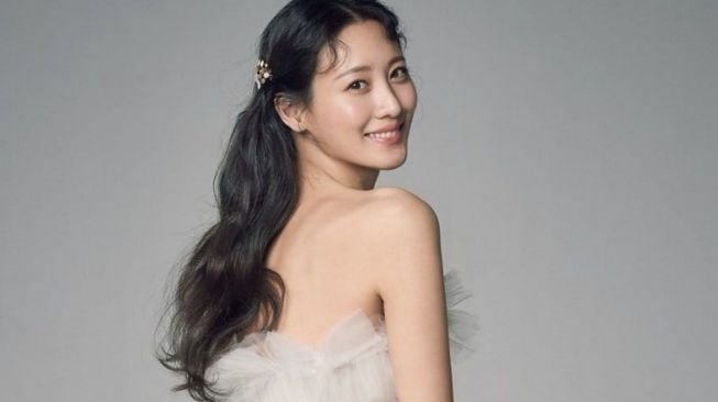 Claudia Kim [Soompi]