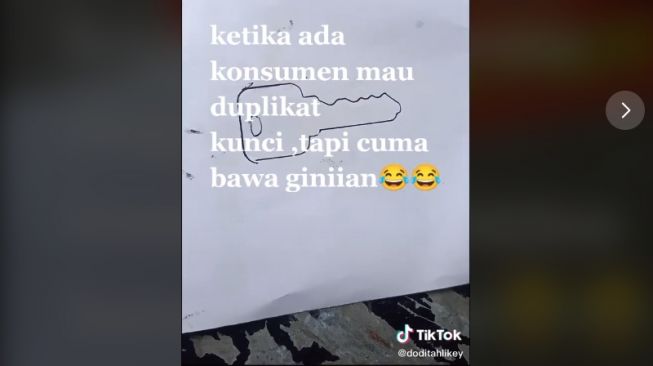 Tingkah nyeleneh orang saat akan duplikasi kunci (tiktok.com/@doditahlikey)