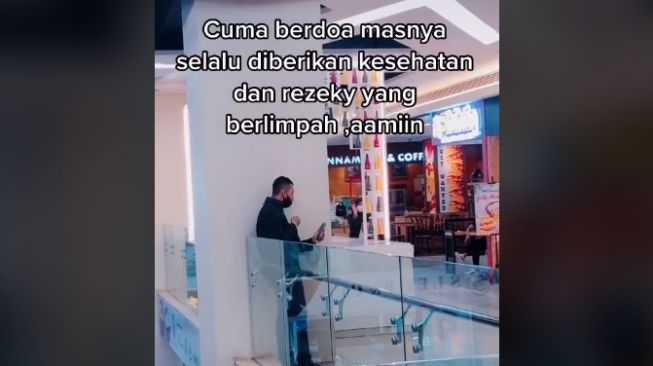 Aksi driver ojol bikin warganet berkaca-kaca (tiktok.com/@syamkus)