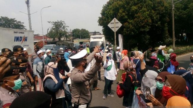 Mau Demo di Depan PN Jaktim, Puluhan Simpatisan Habib Rizieq Dihalau Polisi