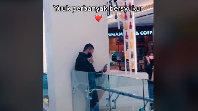 Viral Video Driver Ojol VC Pakai Bahasa Isyarat, Publik Dibuat Berkaca-kaca