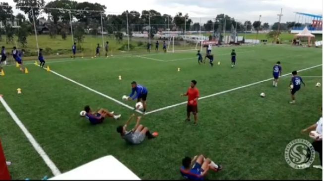 Para siswa Safin Pati Football Academy (SPFA) saat berlatih di Kabupaten Pati. [Dok SPFA)
