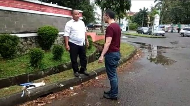 Tega! Aksi Felix Injak Kucing hingga Terkapar