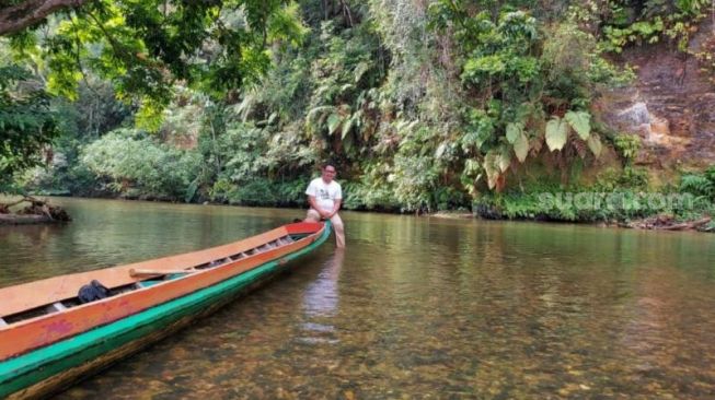 Nikmatnya Susur Sungai, Mancing, dan Makan Durian di Desa Rantau Langsat