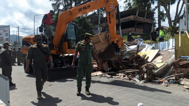 PKL Puncak Nekat Bertahan, Satpol PP Siap Bongkar Paksa