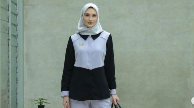 Busana kantor muslimah yang elegan [ ninanugrohostore]