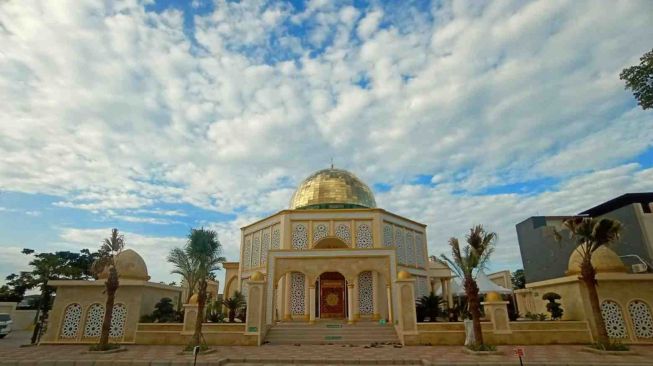 Berdiri Megah, Masjid di Kota Kendari Ini Mirip Masjid Al Aqsa Palestina