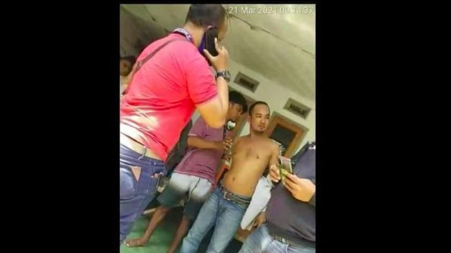 Viral Video Suami Gerebek Bu Kades di Pasuruan Selingkuh dengan Bawahannya