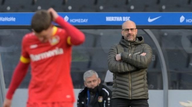 Pelatih asal Belanda Peter Bosz saat menukangi Bayer Leverkusen. [AFP]