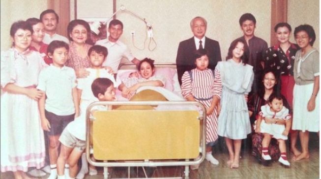 Prabowo Subianto Unggah Foto Lawas, Warganet: Rindu dengan Pak Soeharto