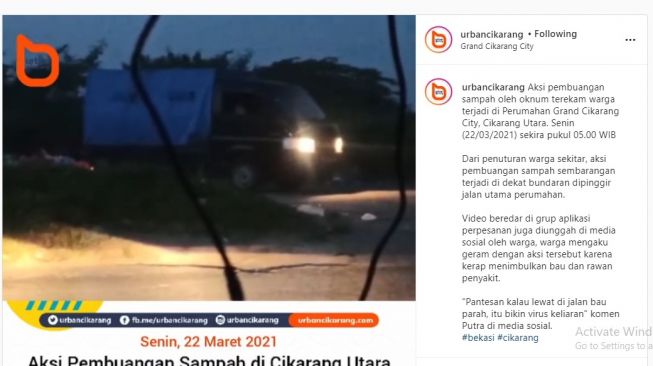 Viral sejumlah orang menggunakan mobil melakukan aksi buang sampah sembarangan di Cikarang.[Instagra/@urbancikarang]