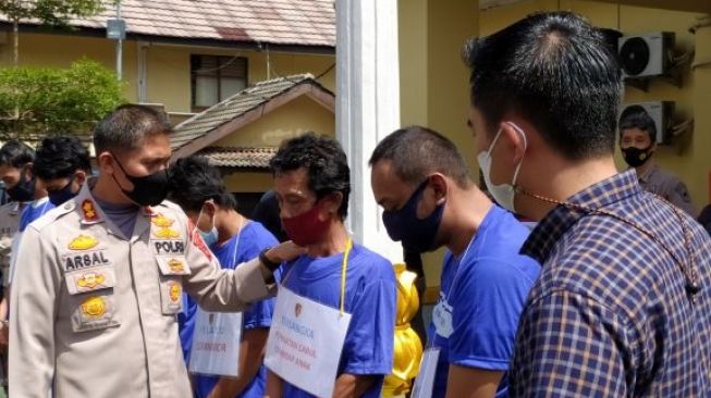 Iming-imingi Rp 10 Ribu, Abah di Bogor Lucuti Pakaian Bocah di Bawah Umur