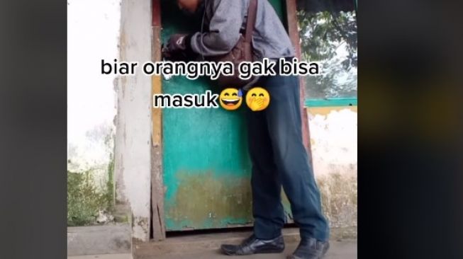 Aksi iseng debt collector. (TikTok)