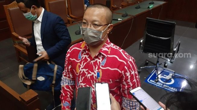 Slamet Hassan, pengacara Jonni Allen Marbun usai sidang gugatan ke AHY Cs di PN Jakpus. (Suara.com/Yaumal)