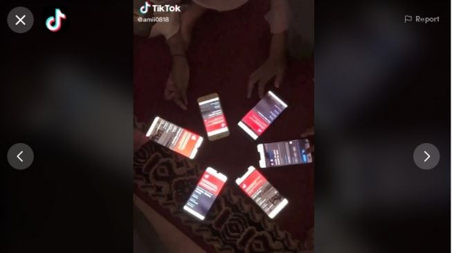 Aksi geng siswi SMA saat melihat pengumuman SNMPTN (tiktok.com/@amii0818)