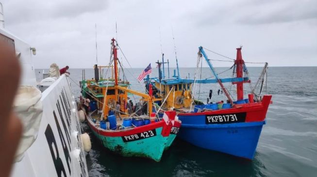 Nyolong Ikan di Selat Malaka, Dua Kapal Malaysia Ditangkap Saat Mau Kabur