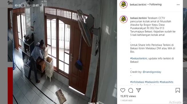 Viral rekaman CCTV maling kotak amal beraksi di Bekasi.[Instagram/@bekasi.terkini]