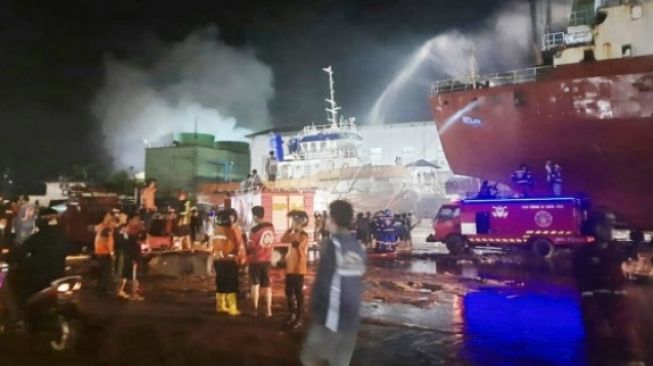 Kronologi Kapal Kargo Terbakar di Mempawah, Asap Mengepul dari Anjungan