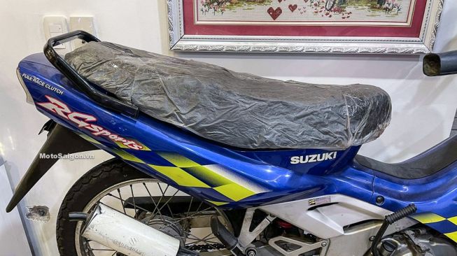 Jok Suzuki RG-Sport masih terbungkus plastik (Motosaigon.vn)