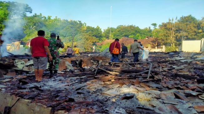 Rumah Eks Sekdes Ngawi Ludes Terbakar Diduga Gegara Orang Gila Bakar Ketela