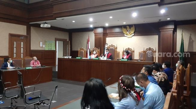 Sidang gugatan Jhoni Allen ke AHY yang digelar di Pengadilan Jakarta Pusat. (Suara.com/Yaumal)