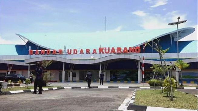 Resmikan Bandara Kuabang, Jokowi: Infrastruktur Itu Membangun Peradaban