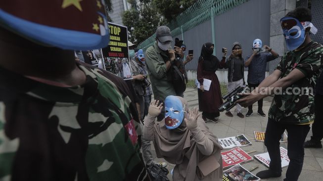 Ungkap Penindasan di China, Aktivis Muslim Uighur Ditangkap Interpol
