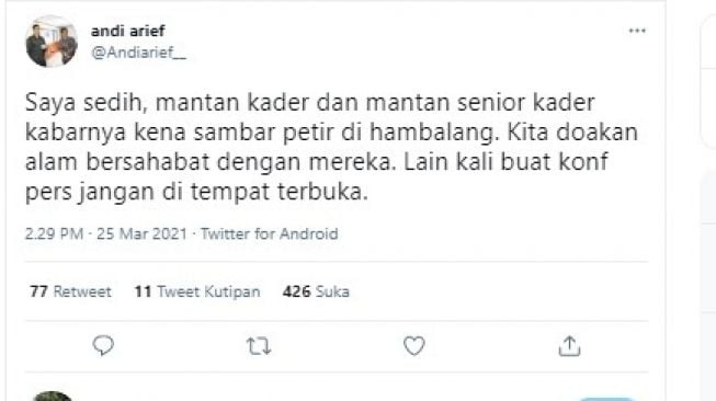 Politisi Demokrat Andi Arief menyatakan ada kader Partai Demokrat Kubu Moeldoko tersambar petir di Hambalang.