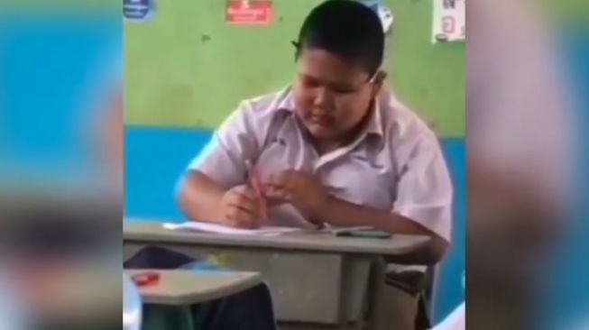 Aksi murid pakai jurus ninja saat jawab soal ujian (instagram.com/@video_medsos)