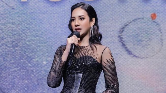 Potret Modis Anya Geraldine, Si Cantik yang Jadi Fashionable Youth IFA 2021