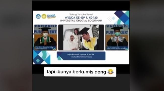 Sahabat Setia! Pria Ini Rela Cosplay Jadi Ibu demi Dampingi Teman Wisuda