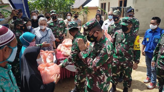 Brigjen TNI Sulistiyono Tinjau Kegiatan TMMD di Bangka Belitung