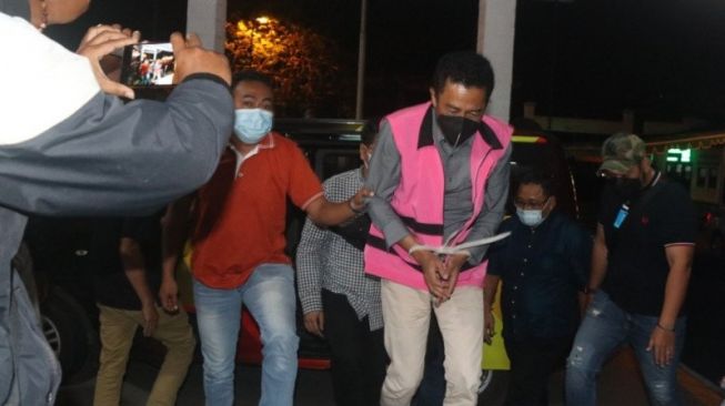 Buronan Kasus Korupsi Pasar Manggisan Ditangkap di Hotel Berbintang Jakarta