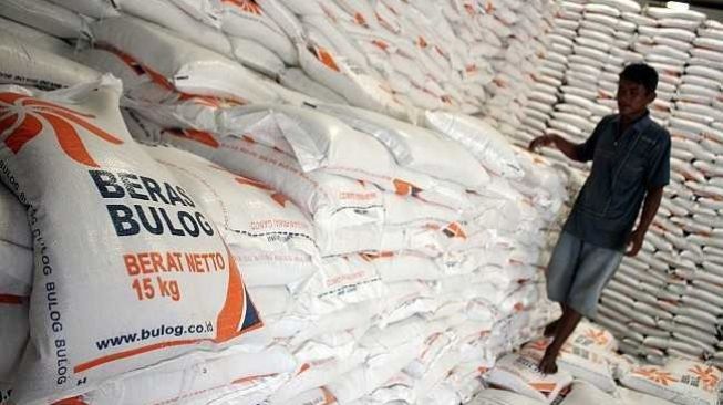 Ada 5.000 Ton Beras Berdebu dan Menguning