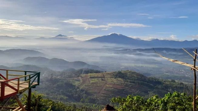 Wajib Dikunjungi! Wisata Alam Seureuh Hejo Punya Pemandangan Ciamik