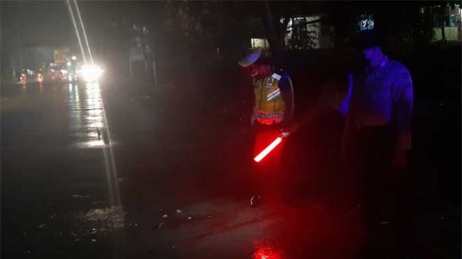 Tabrak Bemper Truk Tronton Dekat Lampu Merah, Pemuda di Duri Tewas