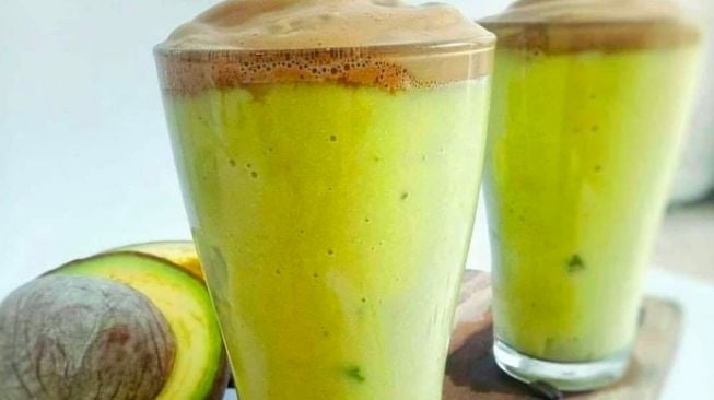 Bikin Segar di Akhir Pekan, Ini Resep Avocado Dalgona Coffee