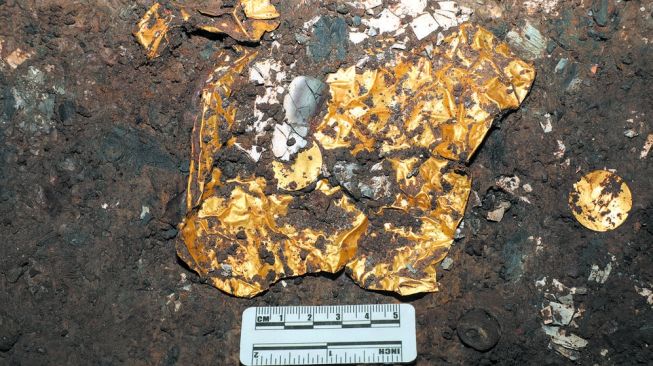 Penemuan topeng emas berusia 3.000 tahun. [Chengdu.gov]