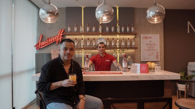 Dukung Bar dan Restoran Bangkit, Smirnoff Ajak Bartender Berkreasi