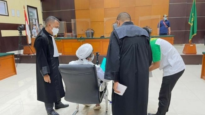 Sidang Eksepsi, Rizieq Ungkit Kasus Kerumunan Jokowi hingga Ahok