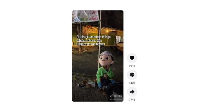 Perjuangan nenek jadi badut. [TikTok]